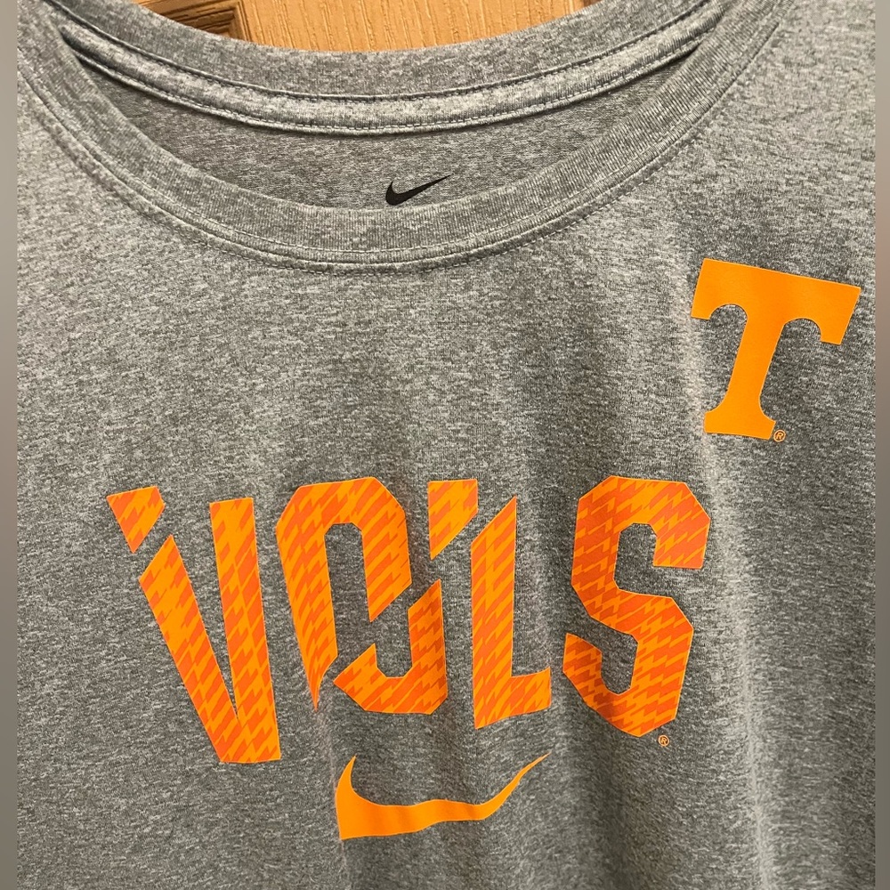 Tennessee Volunteers Nike shirt 2XL.